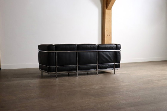 Divano tre posti Cassina LC2 di Charlotte Perriand e Le Corbusier, anni '80, Divani 3 posti, Pelle, Argentato (foto 11 di 16)