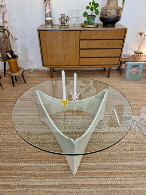 Image 1 of Table basse vintage de style futuriste avec plateau en verre, datant des années 1970.