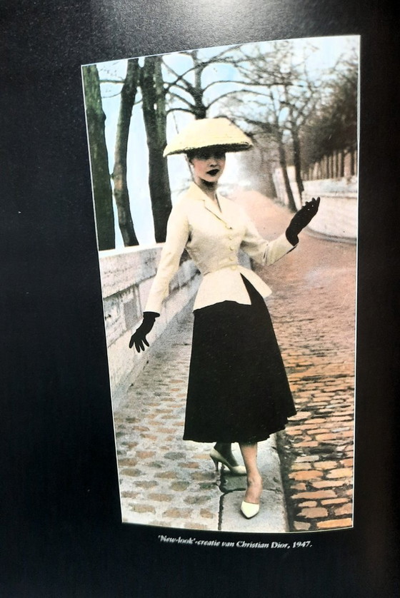 Image 1 of (W038) Libro de consulta sobre moda (edición holandesa) Amy De La Haye