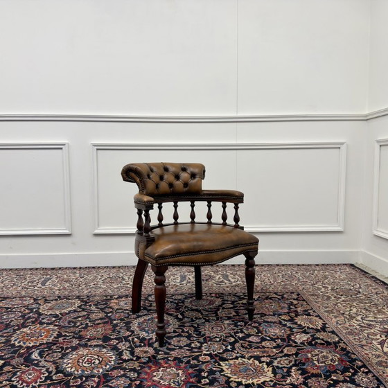 Set Klassische Englische Springvale Chesterfield Stühle – Sessel, Leather, Wood (photo 12 of 15)
