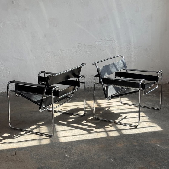 Image 1 of Set van 2 Marcel Breuer "Wassily" stoelen met bijpassende salontafel voor Knoll, 1990