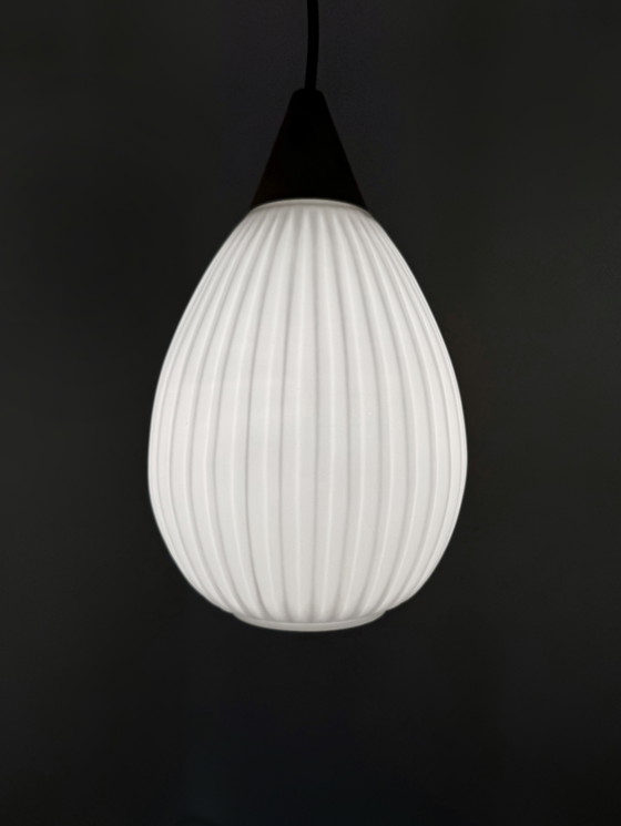Image 1 of Opaline Scandinavische stijl 60's hanglamp
