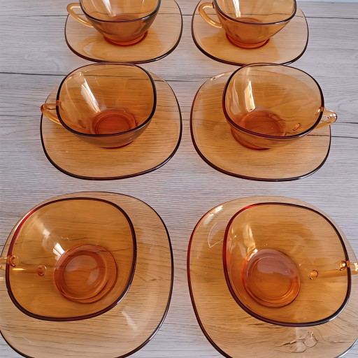 Vintage Vereco France Kaffeetassen und Untertassen aus bernsteinfarbenem Glas – 6er-Set