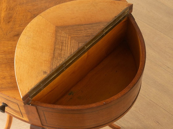 Eleganter Nähtisch, Biedermeier, um 1850 – Beistelltische, Holz (photo 13 of 14)