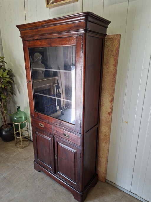 Große robuste Teakholz Vitrine. Porzellanschrank, schön zu verwenden als Whiskey-Bar, Weinschrank dim. 94x40cm und 190cm hoch.