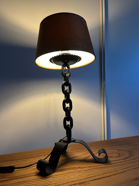 Image 1 of Grote Vintage Brutalist Smeedijzeren Tafellamp