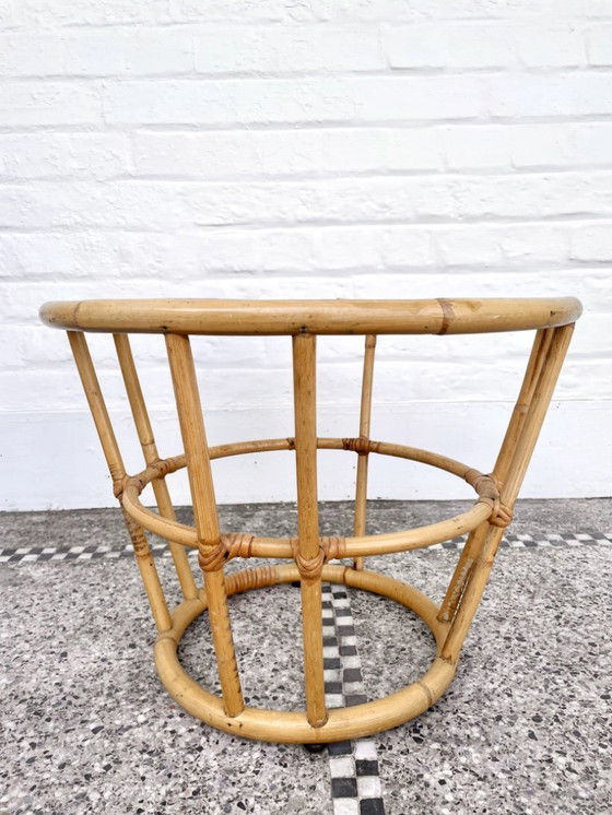 Image 1 of Table basse ronde en rotin et verre Rohe
