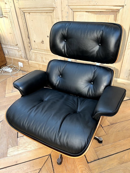 Sillón y otomana Charles y Ray EAMES Edición VITRA