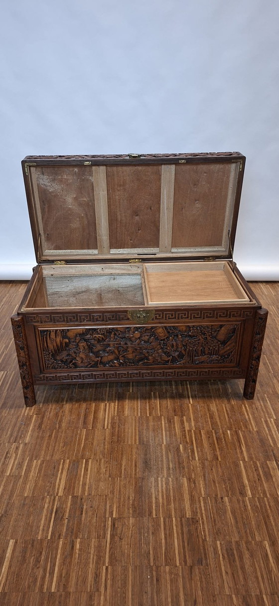 Image 1 of Indonesische of Chinese kamferhouten kist
