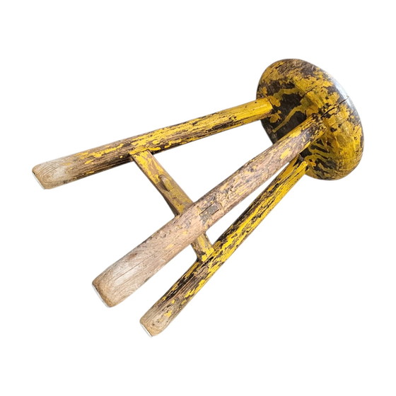 Primitieve houten driepoot kruk / hoogte 52 cm – Krukjes (photo 6 of 23)