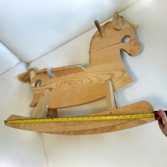 Image 1 of MASSIVHOLZPFERD - WIPPE