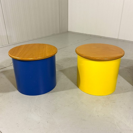 Image 1 of Tables d'appoint et tabourets colorés des années 1980
