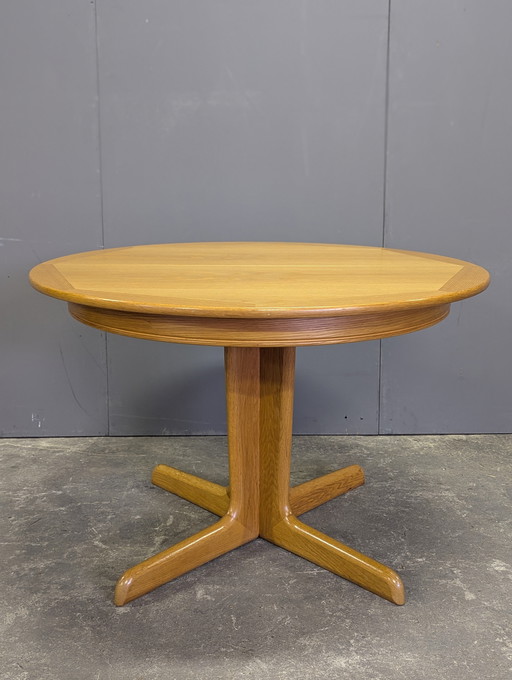 Round Scandinavian dining table, extendable, 110-190cm