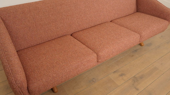 Image 1 of Vintage bank | 3-zits | Illum Wikkelsø | ML-90 | Roze | opnieuw gestoffeerd