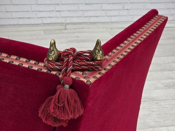 Image 1 of 1970, Deense 2-zits "Spaanse" drop arm sofa, kersenrood meubelvelours.