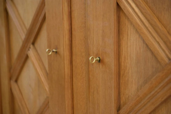 Armadio in rovere biondo con motivo a tratteggio incrociato geometrico degli anni '40. – Vintage (photo 9 of 15)