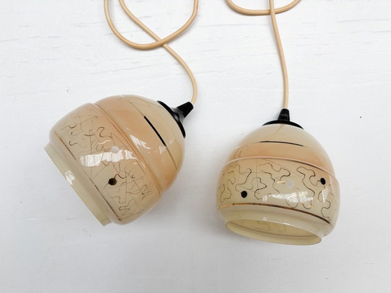 Set di lampade a sospensione vintage decorative beige con oro, anni 1060, Vetro (foto 5 di 7)