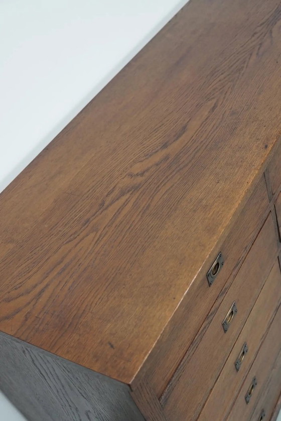 Image 1 of Großer Art-Deco-Apothekerschrank/Aktenschrank oder Sideboard aus niederländischer Eiche, 1930er Jahre