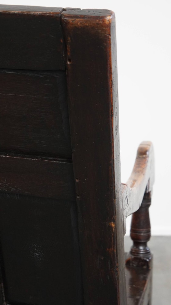 Image 1 of Antica poltrona in rovere del XVII secolo