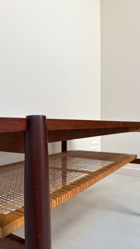 Table basse vintage en bois avec étagère inférieure en osier – Tables basses, Wood, Wicker (photo 8 of 10)