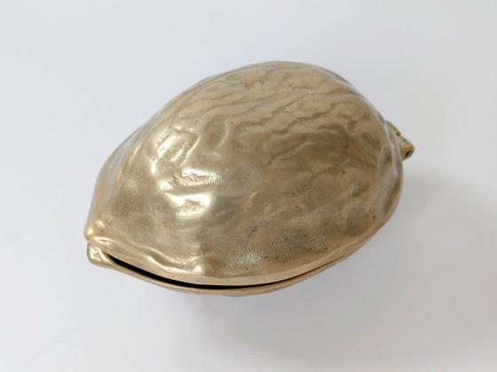 Image 1 of Cascanueces de nogal y latón de mediados de siglo | Decoración navideña de latón macizo