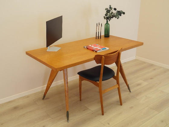 Image 1 of Eikenhouten bureau, Italiaans design, jaren 70, vervaardigd in Italië.