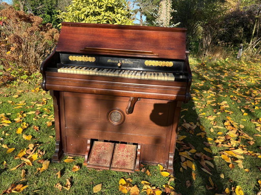 Antique working Mason & Hamlin organ