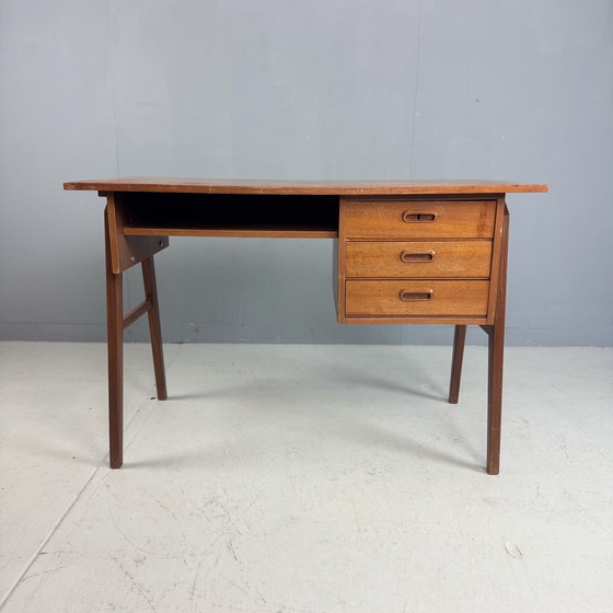 Image 1 of Vintage Deens ontwerp teak bureau