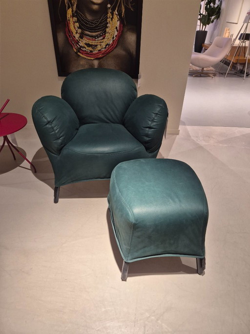 Sillón Bobo con otomana de Label Vandenberg.