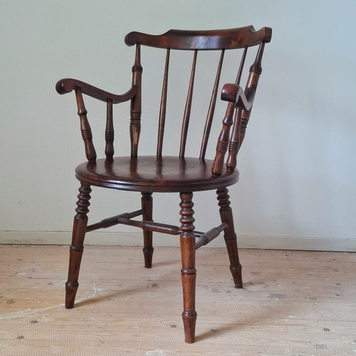 Chaise Windsor ancienne en bois avec assise ronde et fuseaux ornés – fauteuils, Wood (photo 2 of 7)