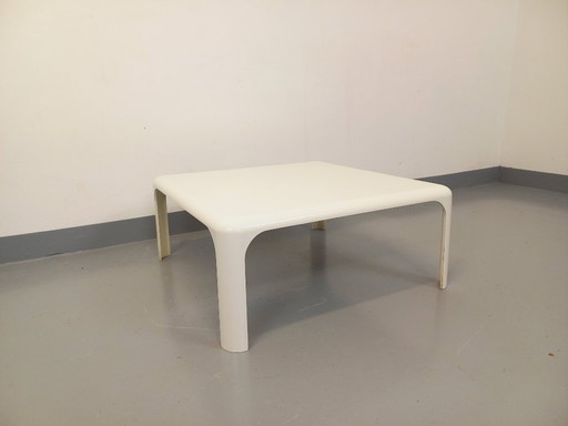 Table basse carrée vintage des années 60, très beau design italien de Vico Magistretti pour l’éditeur Studio Artemide Milano