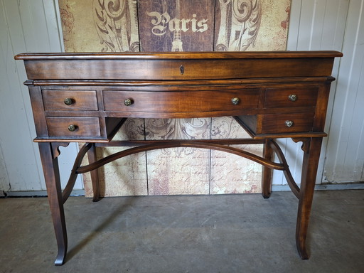 Klassieke Engelse openklapbare schrijftafel, secretaire, desk met lederen inleg afm. 106x57cm en 84cm hoog.
