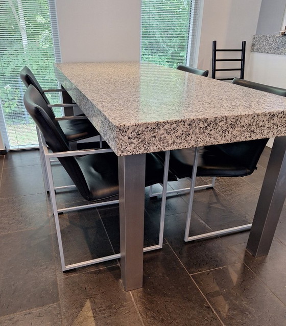 Image 1 of Mesa de comedor de granito con patas de acero inoxidable