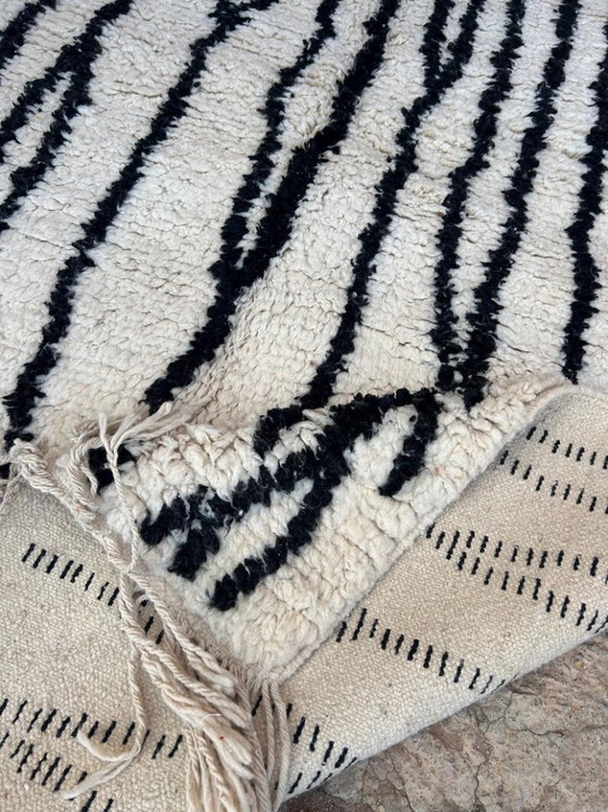 Image 1 of Marokkanischer Wollteppich – Einzigartiges Design & Handarbeit 250 cm x 150 cm