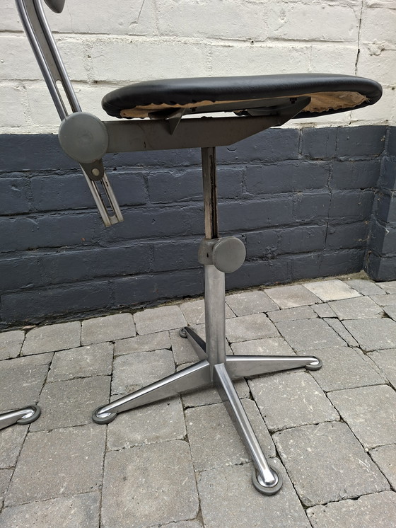 Image 1 of 2x Ahrend De Cirkel Friso Kramer sgabello da studio industriale sgabello da architetto 1971