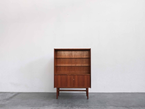 Image 1 of Mobiletto alto vintage "Bartels" in teak, stile metà secolo.