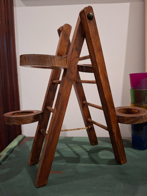Scala decorativa in legno per cantina vinicola. Omaggio ai topi bevitori. Portacandele e fioriera vintage.