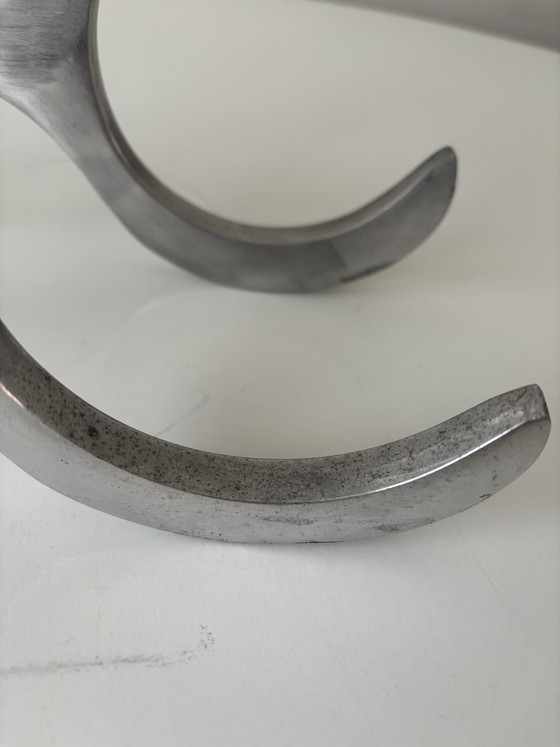 Image 1 of Botellero de aluminio de diseño con capacidad para 18 botellas.