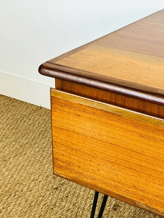 Image 1 of Aparador bajo escandinavo de teca con patas de horquilla, 1960.