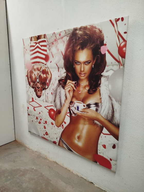 Exklusiver XXL-Werbekalender auf Leinwand: Erwin Olaf – Lavazza Kalender „Drück dich aus“, 20. Ausgabe 2012 (photo 4 of 16)