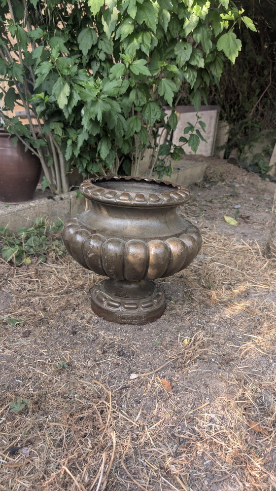 Image 1 of Jarrón Medici de hierro fundido con gallones de Alfred CORNEAU en Charleville siglo XIX