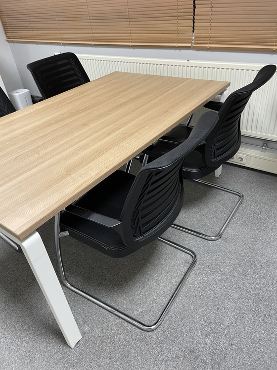Image 1 of Vergadertafel met 4 Giersbergen stoelen 