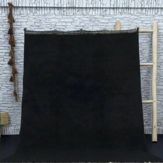 Eenvoudig zwart handgemaakt wollen vloerkleed 250cm x 150cm – Vloerkleden en tapijten, Wool, Modern (photo 2 of 9)