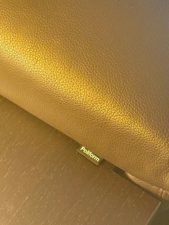 Image 1 of Cama de diseño POLIFORM con mesitas de noche integradas.