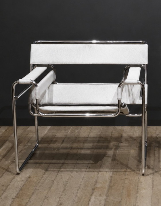 Image 1 of KNOLL Studio Set van 2 WASSILY B3 fauteuils (NIEUW) in wit bont