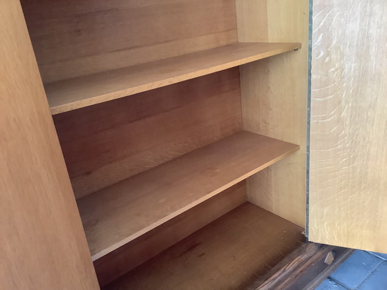 Image 1 of Meuble en chêne de caractère avec panneaux à tête de chevalier