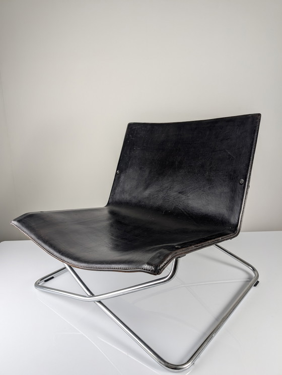 Image 1 of Lounge Chair italiana in pelle nera e cromo anni '80