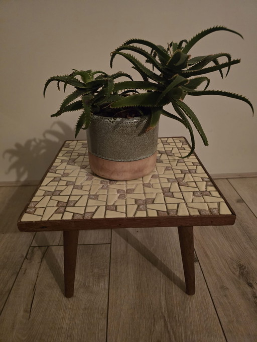 Hermoso mosaico de mesa auxiliar retro