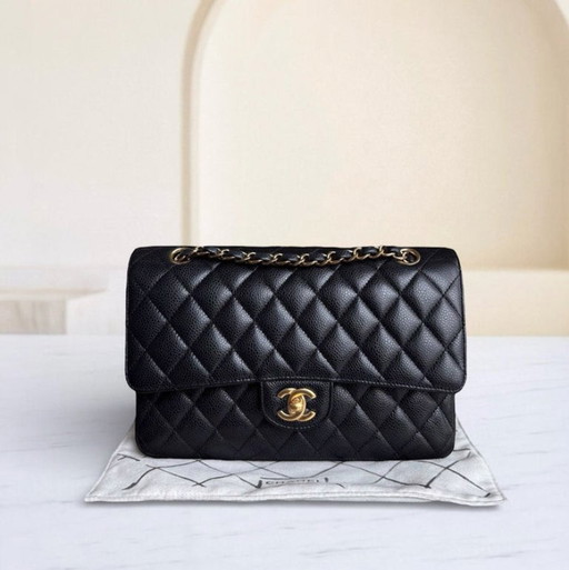 Chanel Classic Flap Medium - Caviar 25CM Gewatteerd generfd kalfsleer Zwart Goudkleurige hardware