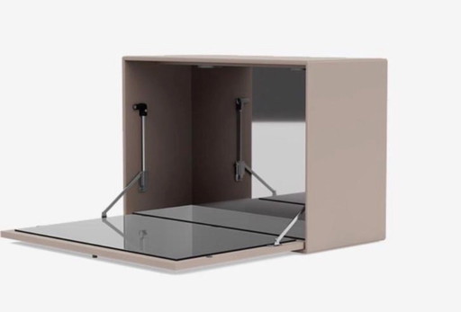 Modèle d'exposition de module de bar Montana avec miroir LED